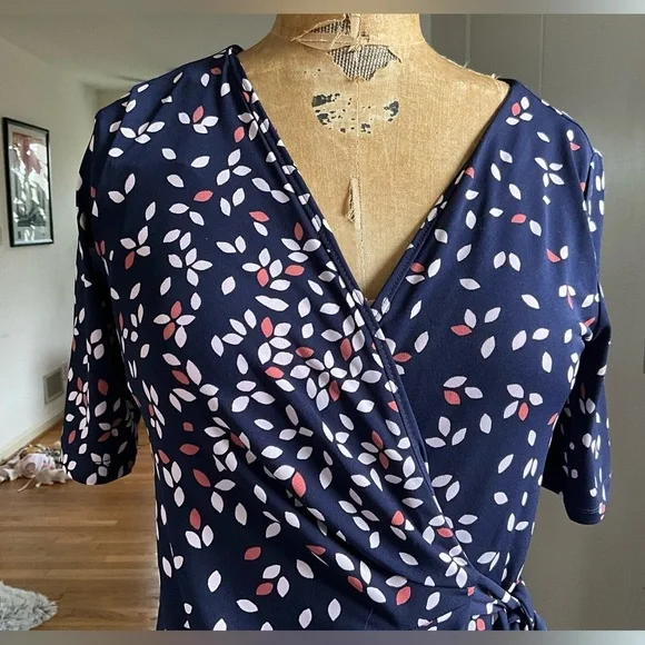 EUC Motherhood Maternity/Nursing Blue Multi Wrap, Small, MSRP $69 - Picture 9 of 10